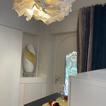 Lägenhet Picasso Walk Cosy Charm In Heart Of Old Town Ac And Wifi