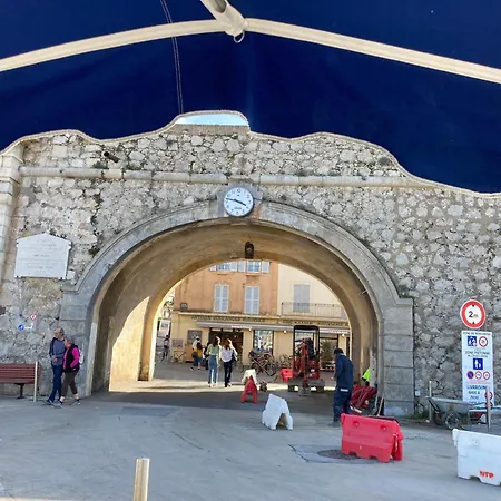 Lägenhet Picasso Walk Cosy Charm In Heart Of Old Town Ac And Wifi